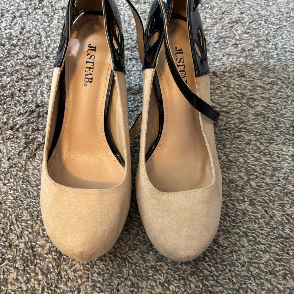 JustFab Women's Cream and Black Heels
